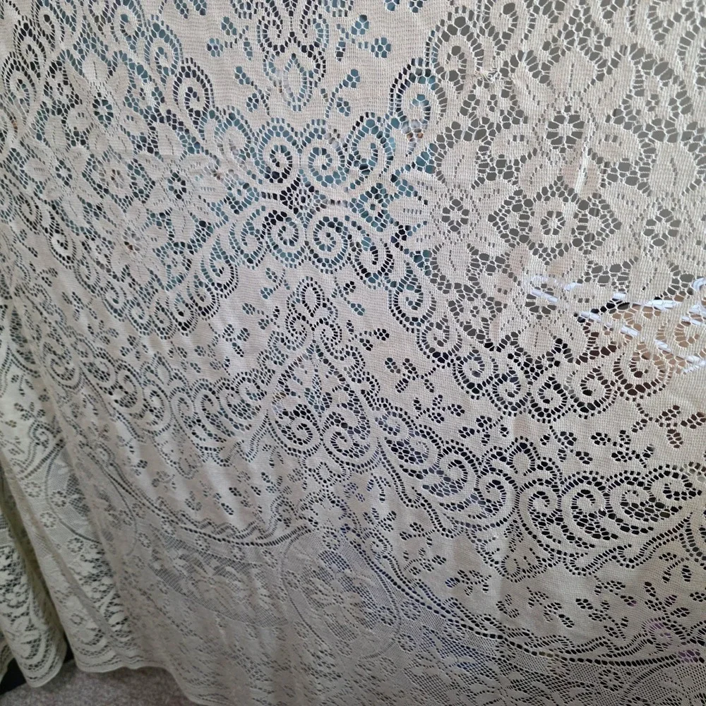 Vintage Cream Lace Tablecloth Floral Medallion Cottagecore Victorian 105x75